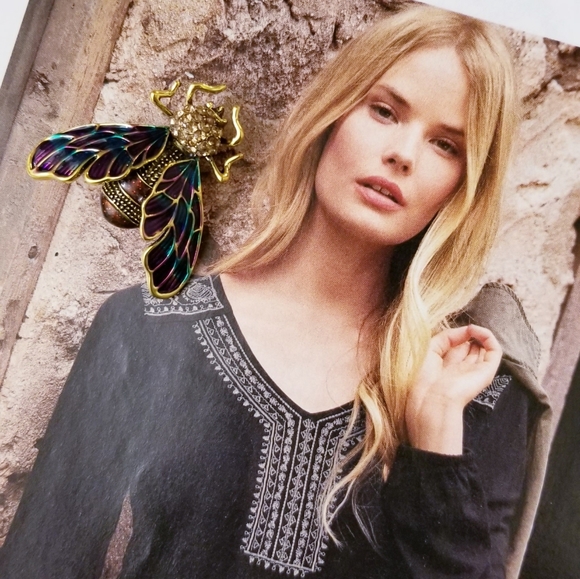 NEW 18K Gold Rhinestone Cicada Brooch - Picture 4 of 15